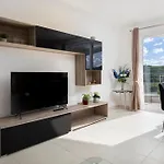 Modern & Spacious 2br With Country Views - Close To Xemxija Bay