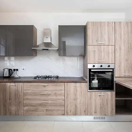 Modern & Spacious 2br With Country Views - Close To Xemxija Bay Appartement *