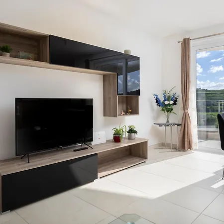 Modern & Spacious 2br With Country Views - Close To Xemxija Bay