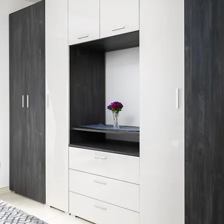 Modern & Spacious 2br With Country Views - Close To Xemxija Bay