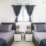 Modern & Spacious 2br With Country Views - Close To Xemxija Bay Appartement *