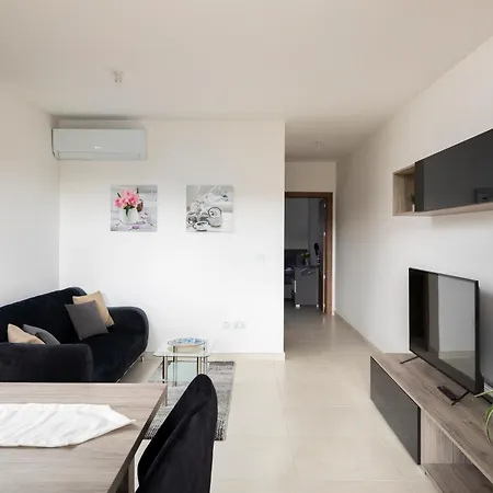 Modern & Spacious 2br With Country Views - Close To Xemxija Bay *