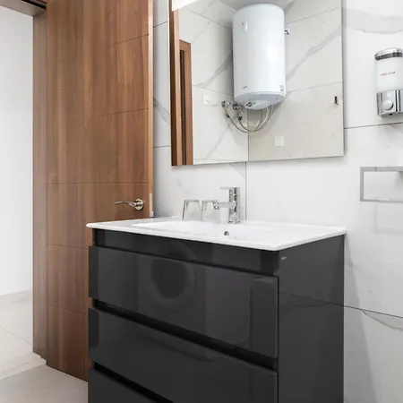 Modern & Spacious 2br With Country Views - Close To Xemxija Bay * 세인트폴스베이