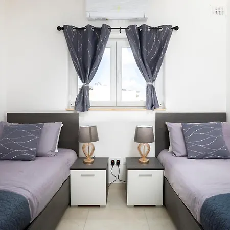 Modern & Spacious 2br With Country Views - Close To Xemxija Bay شقة *