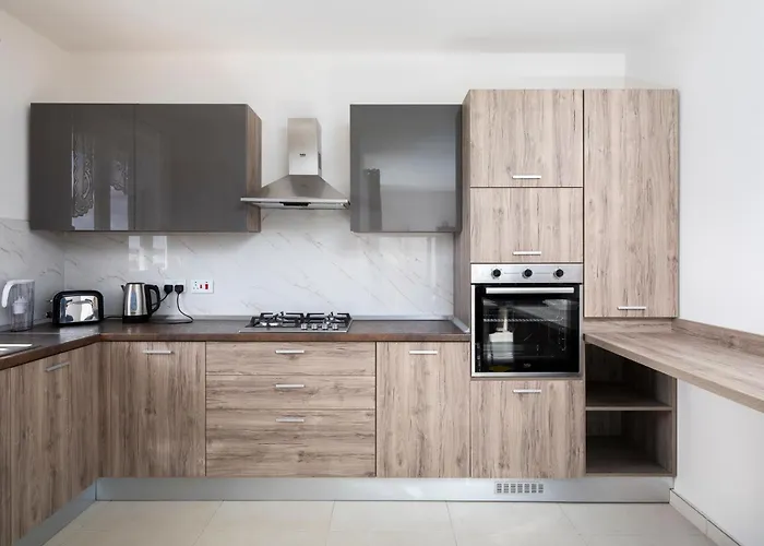 Modern & Spacious 2br With Country Views - Close To Xemxija Bay Lägenhet *