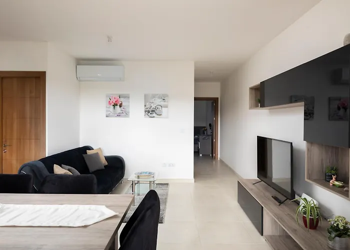 Modern & Spacious 2br With Country Views - Close To Xemxija Bay *