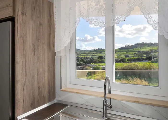 Modern & Spacious 2br With Country Views - Close To Xemxija Bay *