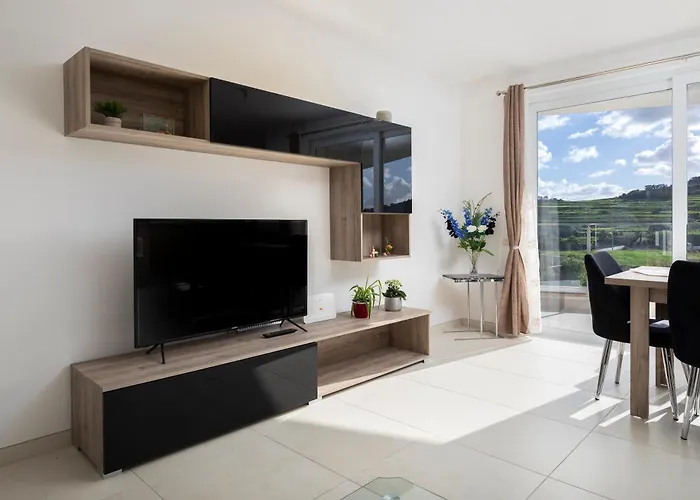 Modern & Spacious 2br With Country Views - Close To Xemxija Bay