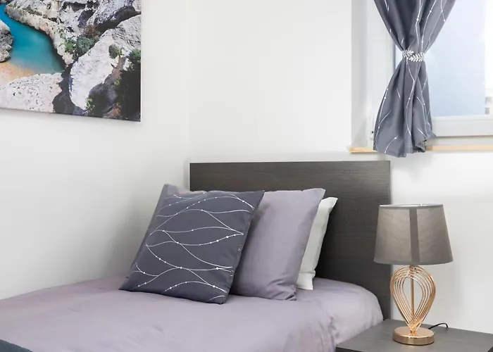 Modern & Spacious 2br With Country Views - Close To Xemxija Bay Lägenhet