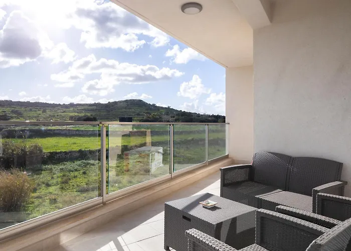 Modern & Spacious 2br With Country Views - Close To Xemxija Bay *