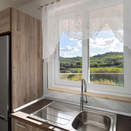 Modern & Spacious 2br With Country Views - Close To Xemxija Bay *