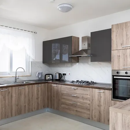 Daire Modern & Spacious 2br With Country Views - Close To Xemxija Bay